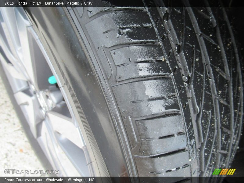Lunar Silver Metallic / Gray 2019 Honda Pilot EX