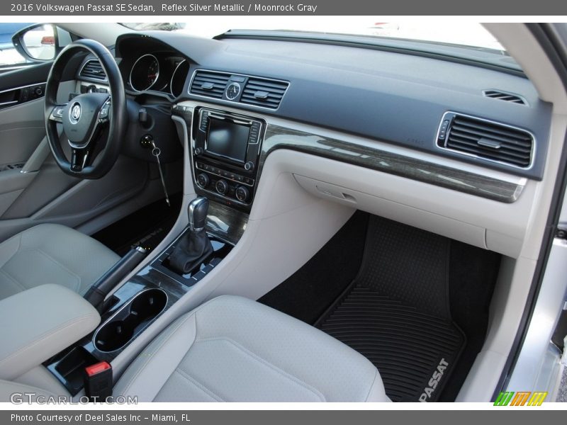 Front Seat of 2016 Passat SE Sedan