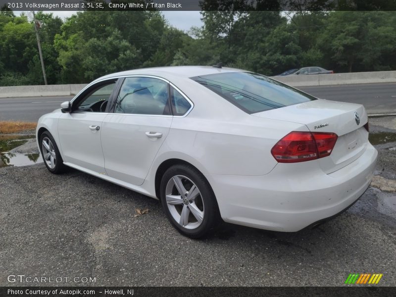 Candy White / Titan Black 2013 Volkswagen Passat 2.5L SE