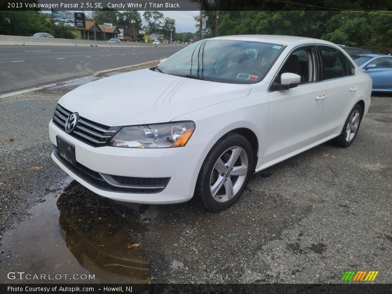 Candy White / Titan Black 2013 Volkswagen Passat 2.5L SE