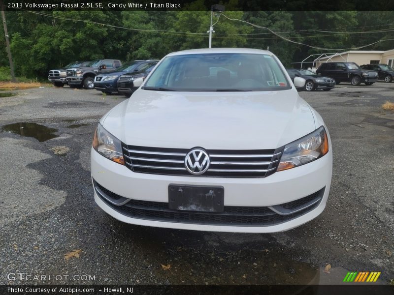 Candy White / Titan Black 2013 Volkswagen Passat 2.5L SE