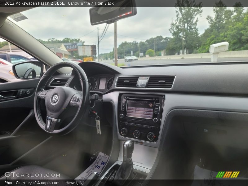 Candy White / Titan Black 2013 Volkswagen Passat 2.5L SE