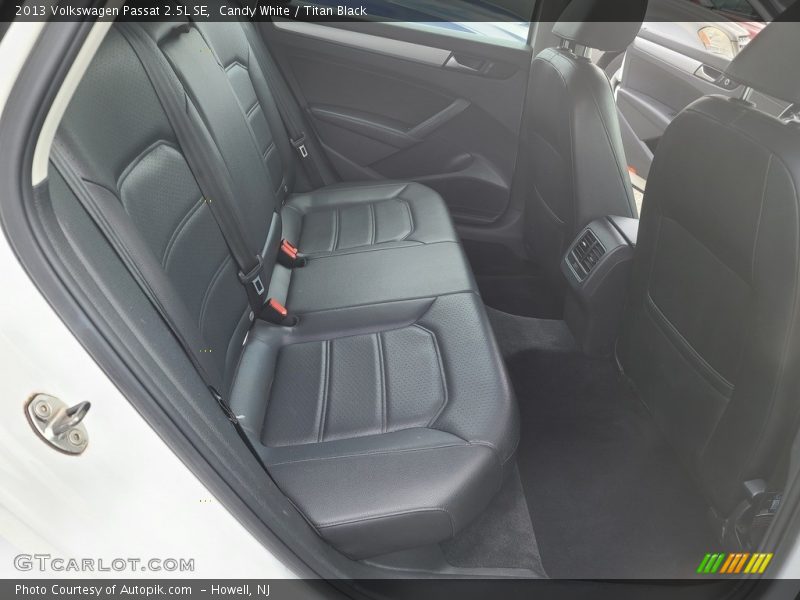 Candy White / Titan Black 2013 Volkswagen Passat 2.5L SE