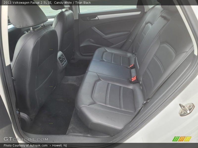 Candy White / Titan Black 2013 Volkswagen Passat 2.5L SE