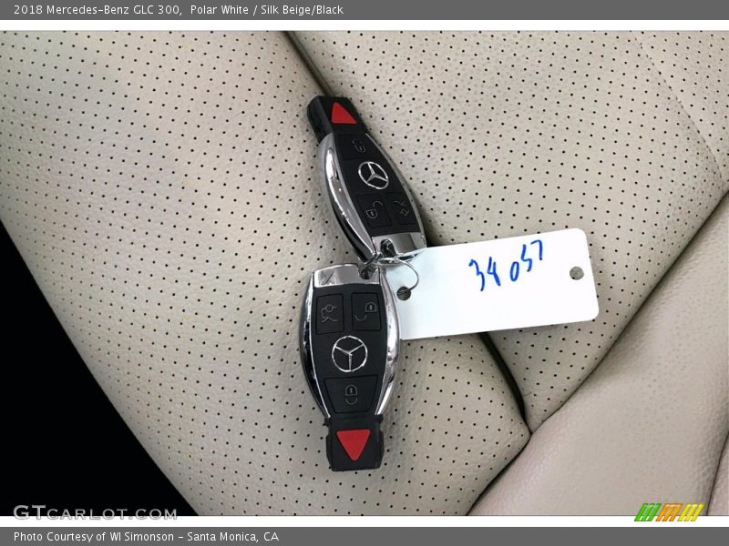 Polar White / Silk Beige/Black 2018 Mercedes-Benz GLC 300