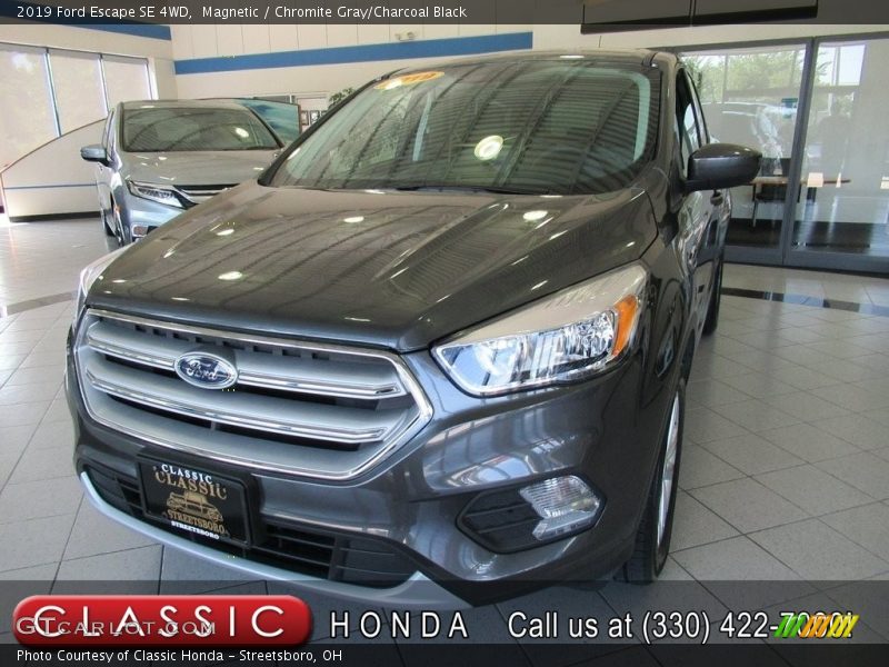 Magnetic / Chromite Gray/Charcoal Black 2019 Ford Escape SE 4WD