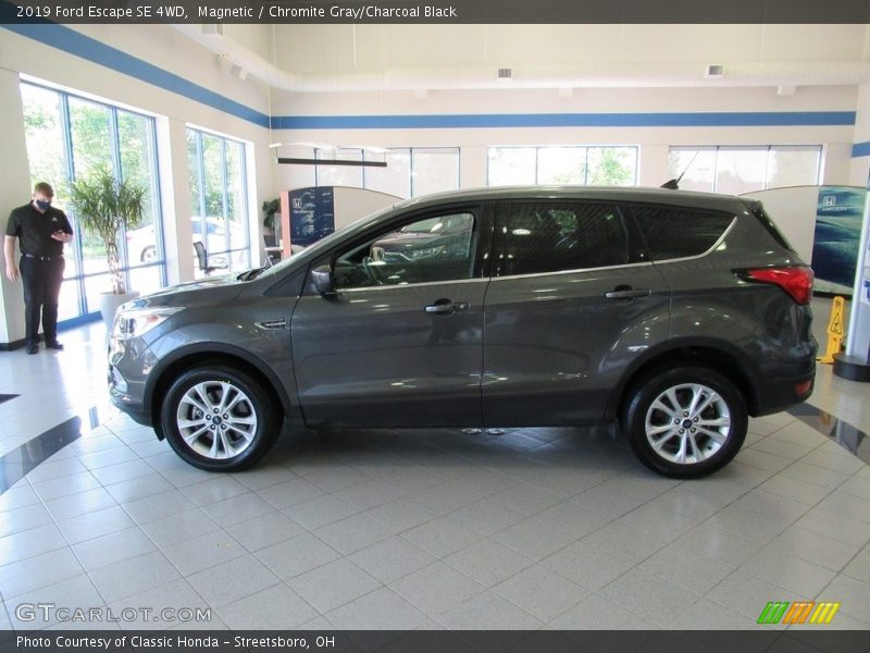 Magnetic / Chromite Gray/Charcoal Black 2019 Ford Escape SE 4WD