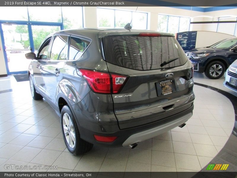 Magnetic / Chromite Gray/Charcoal Black 2019 Ford Escape SE 4WD