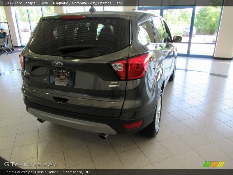Magnetic / Chromite Gray/Charcoal Black 2019 Ford Escape SE 4WD