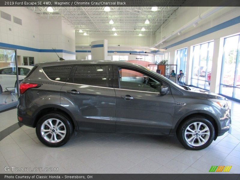 Magnetic / Chromite Gray/Charcoal Black 2019 Ford Escape SE 4WD