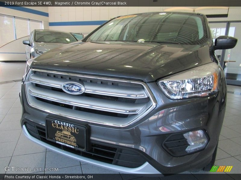 Magnetic / Chromite Gray/Charcoal Black 2019 Ford Escape SE 4WD