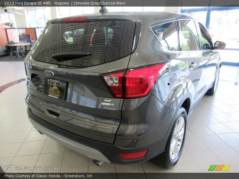 Magnetic / Chromite Gray/Charcoal Black 2019 Ford Escape SE 4WD