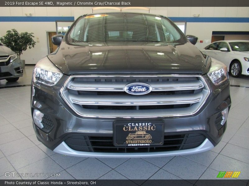 Magnetic / Chromite Gray/Charcoal Black 2019 Ford Escape SE 4WD