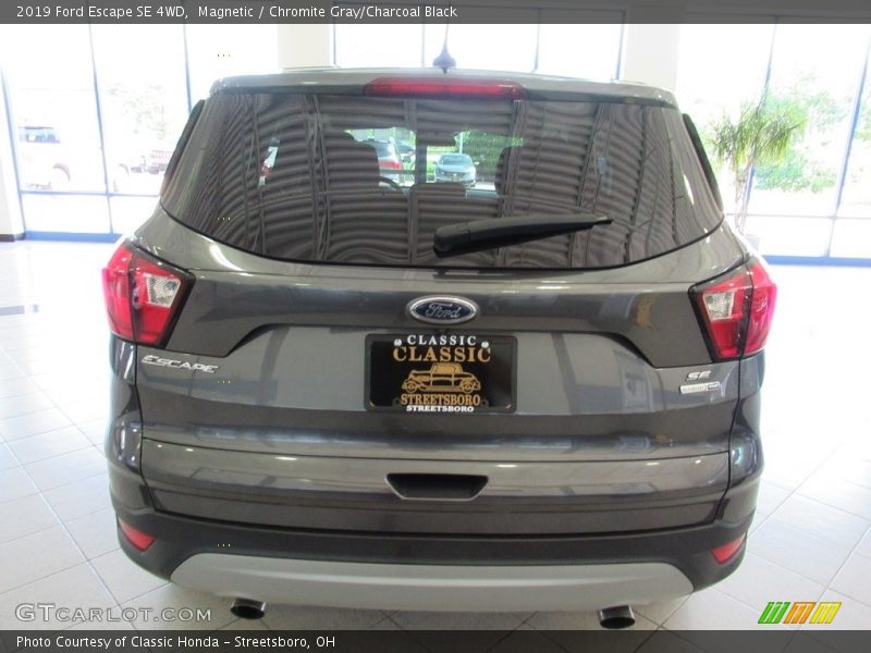 Magnetic / Chromite Gray/Charcoal Black 2019 Ford Escape SE 4WD