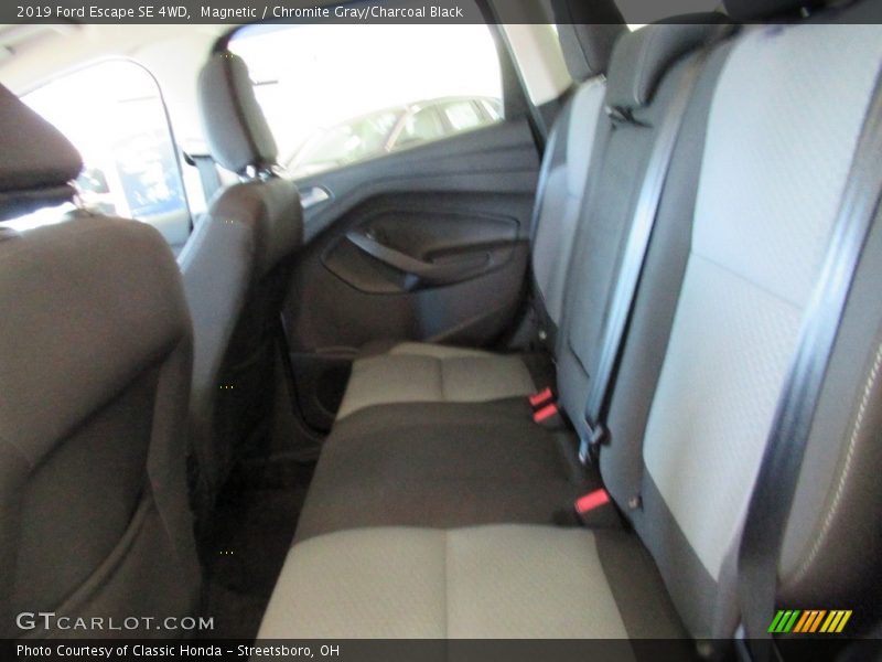 Magnetic / Chromite Gray/Charcoal Black 2019 Ford Escape SE 4WD