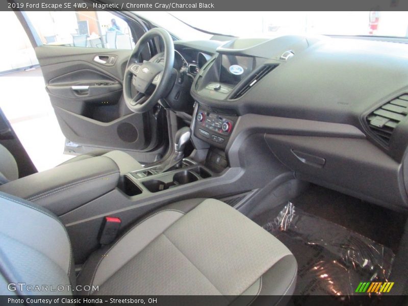 Magnetic / Chromite Gray/Charcoal Black 2019 Ford Escape SE 4WD