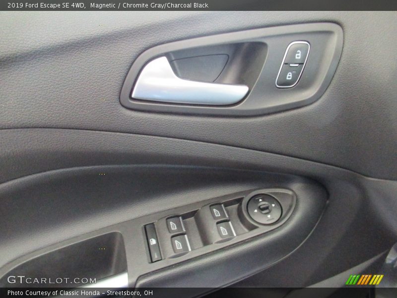 Magnetic / Chromite Gray/Charcoal Black 2019 Ford Escape SE 4WD