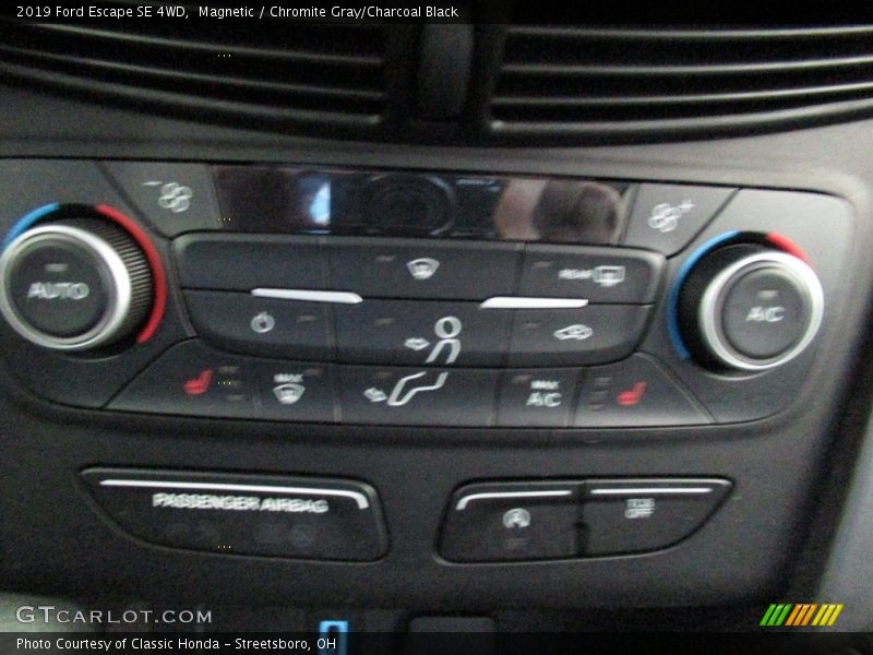 Magnetic / Chromite Gray/Charcoal Black 2019 Ford Escape SE 4WD