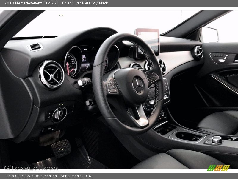 Polar Silver Metallic / Black 2018 Mercedes-Benz GLA 250
