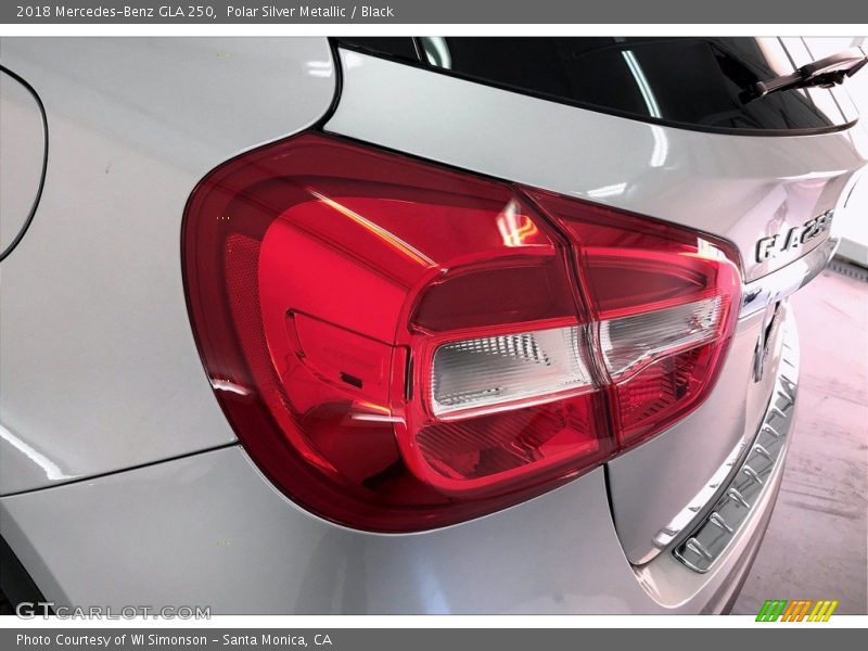 Polar Silver Metallic / Black 2018 Mercedes-Benz GLA 250