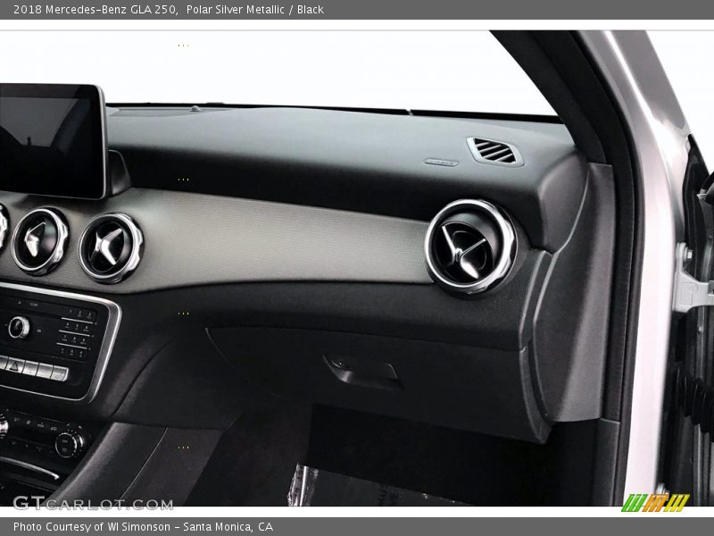 Polar Silver Metallic / Black 2018 Mercedes-Benz GLA 250