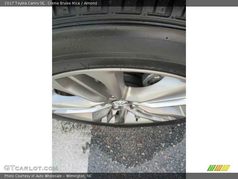 Creme Brulee Mica / Almond 2017 Toyota Camry SE