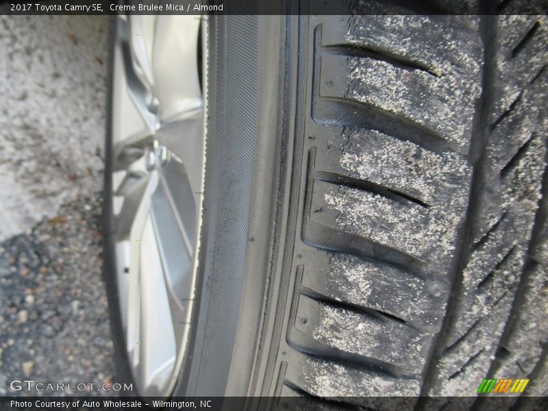 Creme Brulee Mica / Almond 2017 Toyota Camry SE