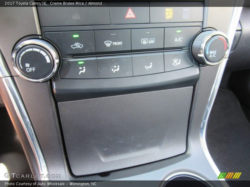 Creme Brulee Mica / Almond 2017 Toyota Camry SE