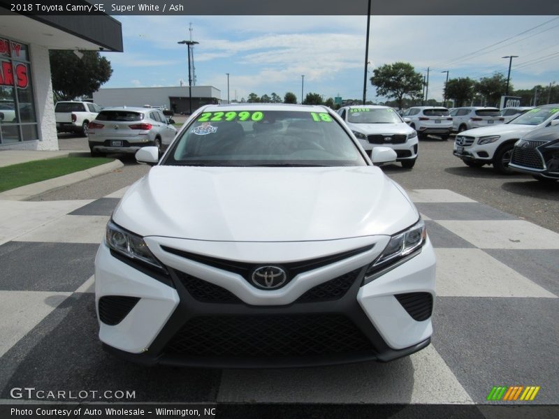 Super White / Ash 2018 Toyota Camry SE