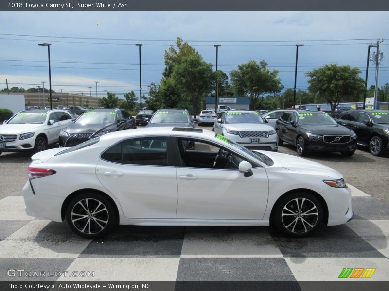Super White / Ash 2018 Toyota Camry SE