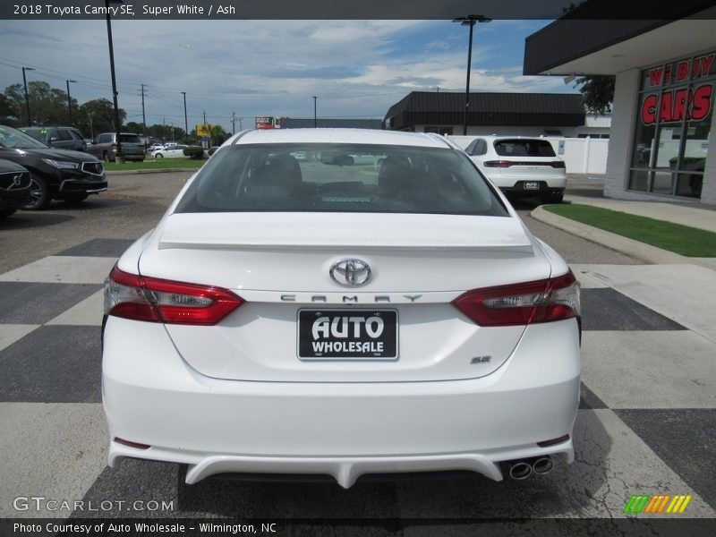 Super White / Ash 2018 Toyota Camry SE