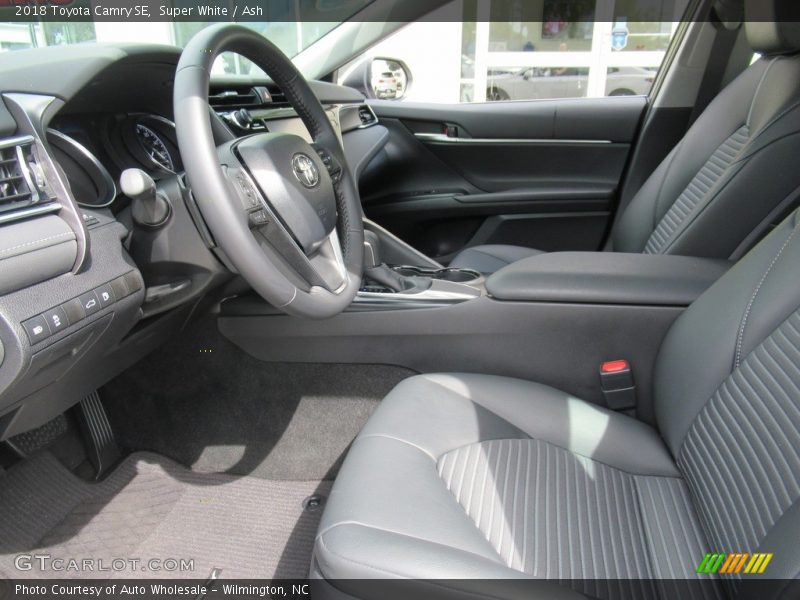 Super White / Ash 2018 Toyota Camry SE