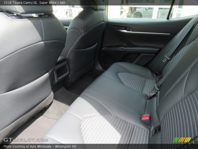 Super White / Ash 2018 Toyota Camry SE