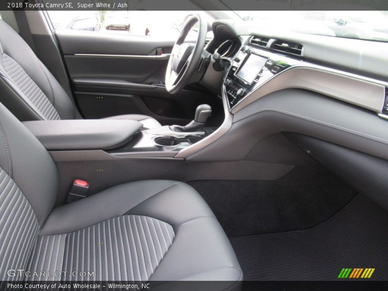 Super White / Ash 2018 Toyota Camry SE