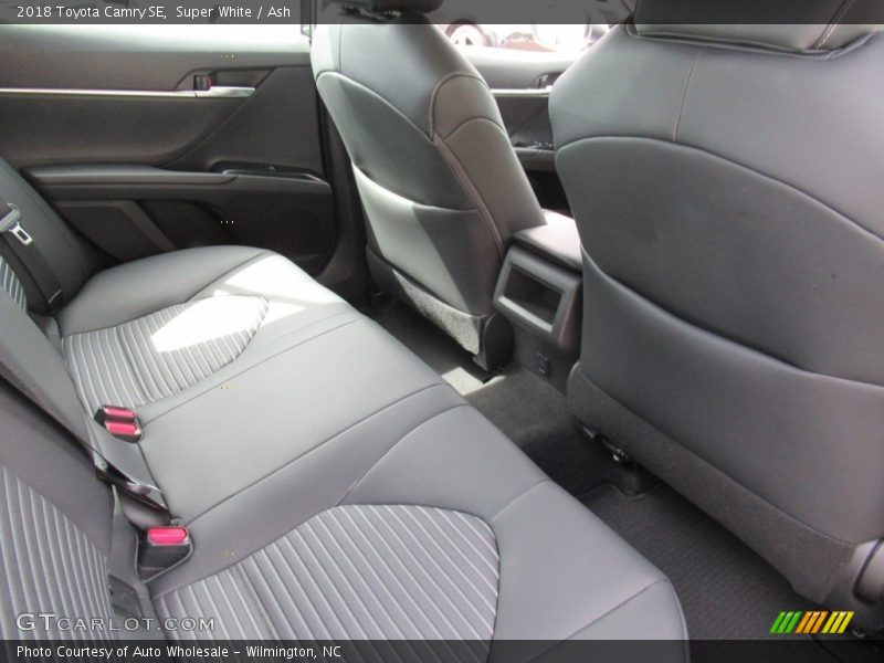 Super White / Ash 2018 Toyota Camry SE