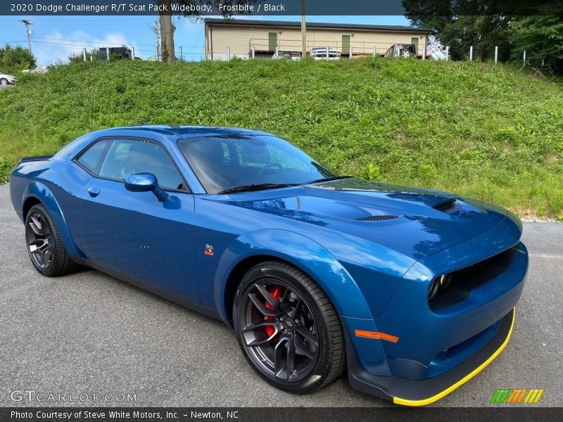 Front 3/4 View of 2020 Challenger R/T Scat Pack Widebody