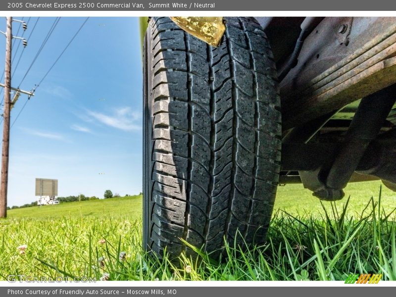 Summit White / Neutral 2005 Chevrolet Express 2500 Commercial Van