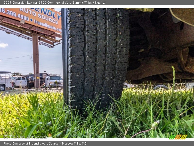 Summit White / Neutral 2005 Chevrolet Express 2500 Commercial Van