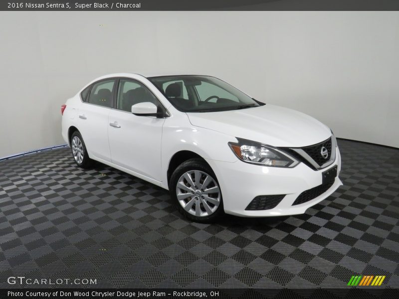 Super Black / Charcoal 2016 Nissan Sentra S