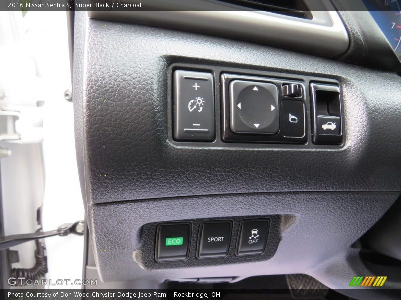 Super Black / Charcoal 2016 Nissan Sentra S
