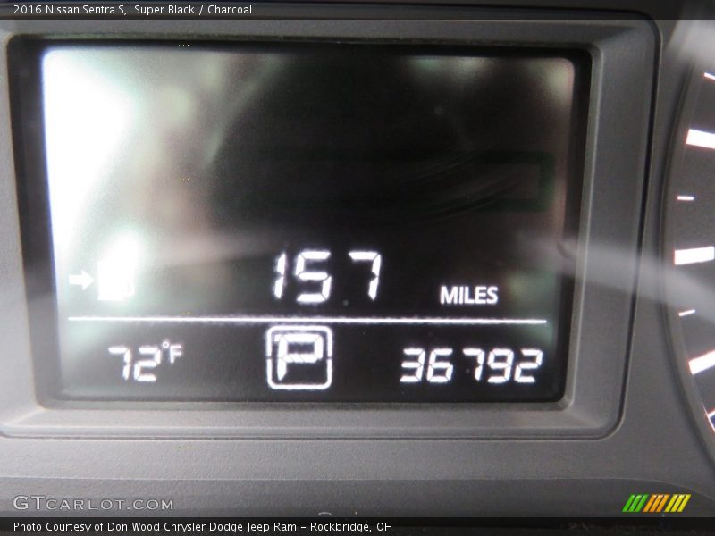 Super Black / Charcoal 2016 Nissan Sentra S