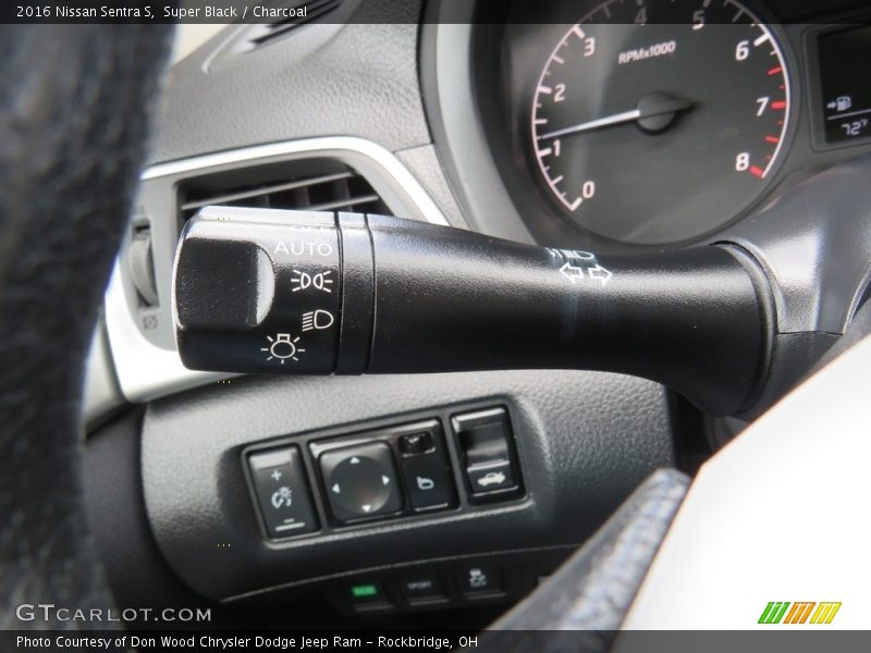 Super Black / Charcoal 2016 Nissan Sentra S