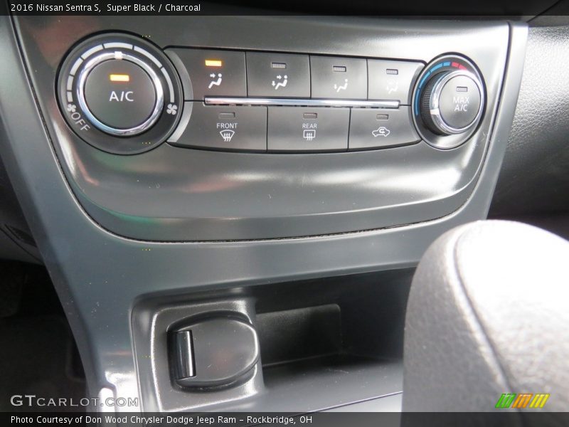 Super Black / Charcoal 2016 Nissan Sentra S
