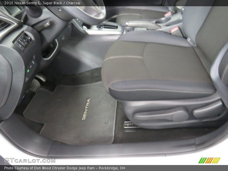 Super Black / Charcoal 2016 Nissan Sentra S