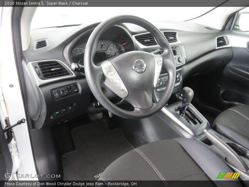 Super Black / Charcoal 2016 Nissan Sentra S