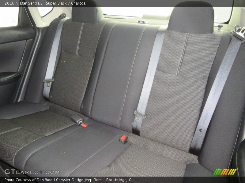 Super Black / Charcoal 2016 Nissan Sentra S