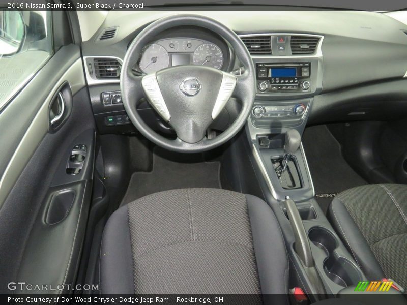 Super Black / Charcoal 2016 Nissan Sentra S