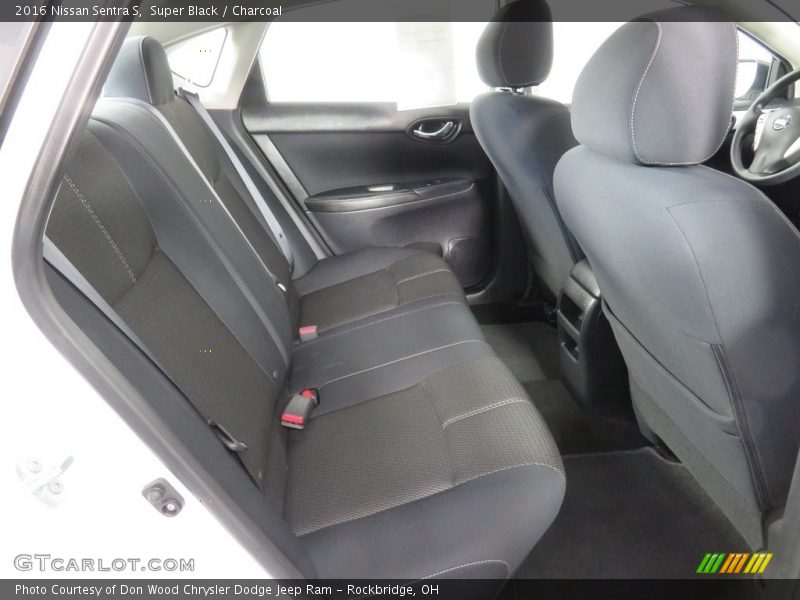 Super Black / Charcoal 2016 Nissan Sentra S