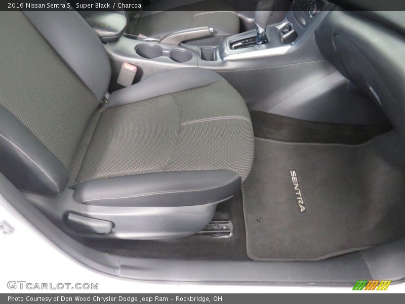 Super Black / Charcoal 2016 Nissan Sentra S