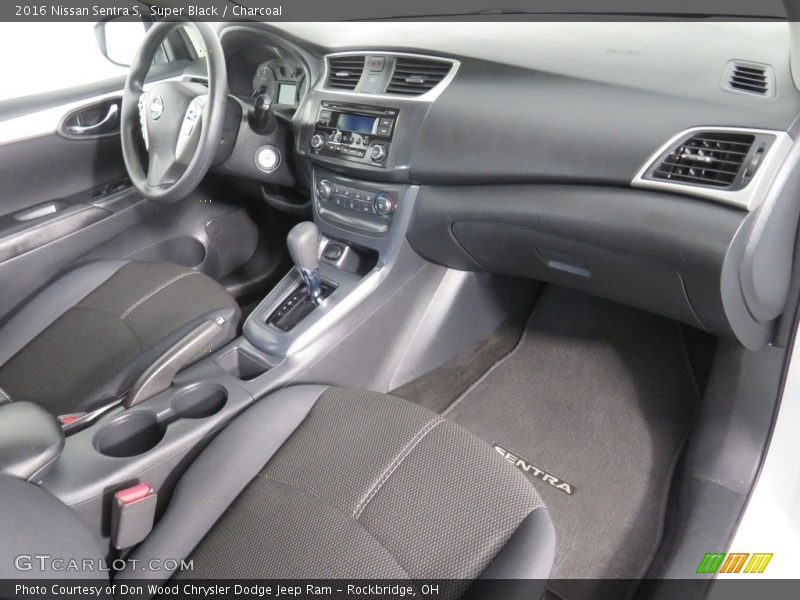 Super Black / Charcoal 2016 Nissan Sentra S